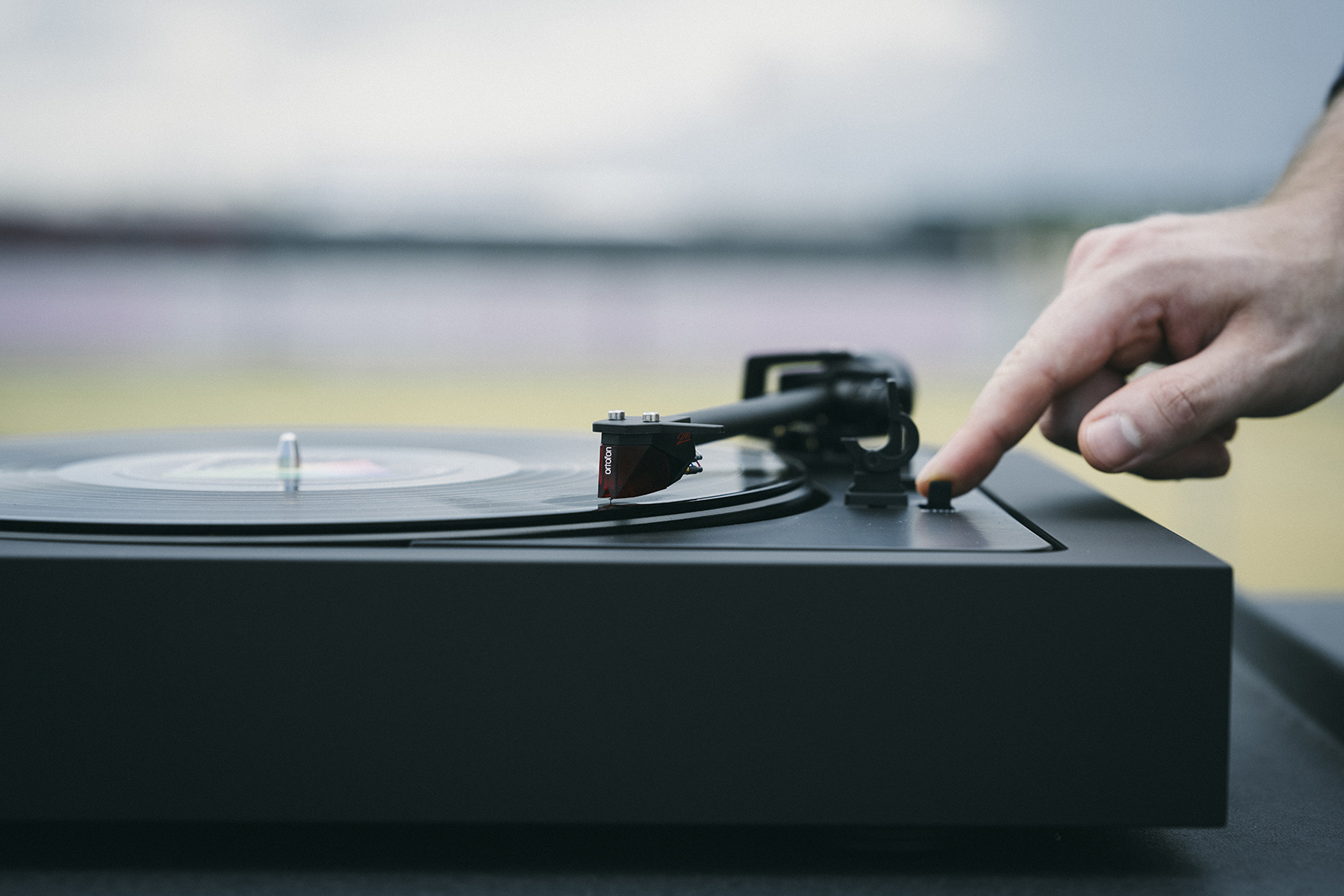 Pro-Ject A2 (Ortofon 2M Red) black